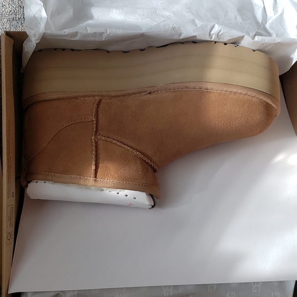 UGG Women's Classic Ultra Mini Platform Boot - Picture 5 of 9